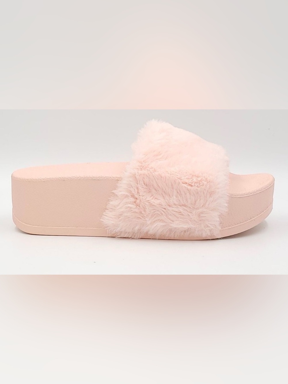 Cute wild diva pink faux fur slides READ DESCRIPTION BELOW